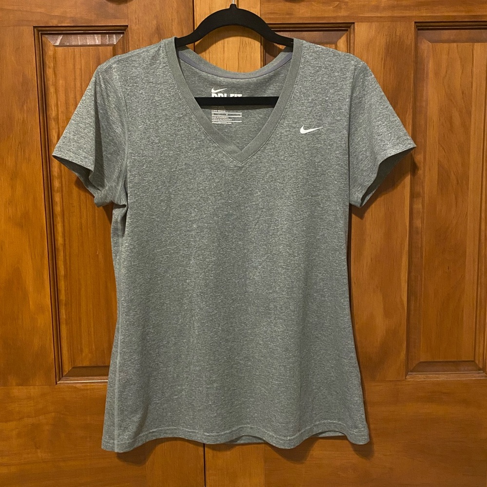 NIKE DRI FIT V-NECK